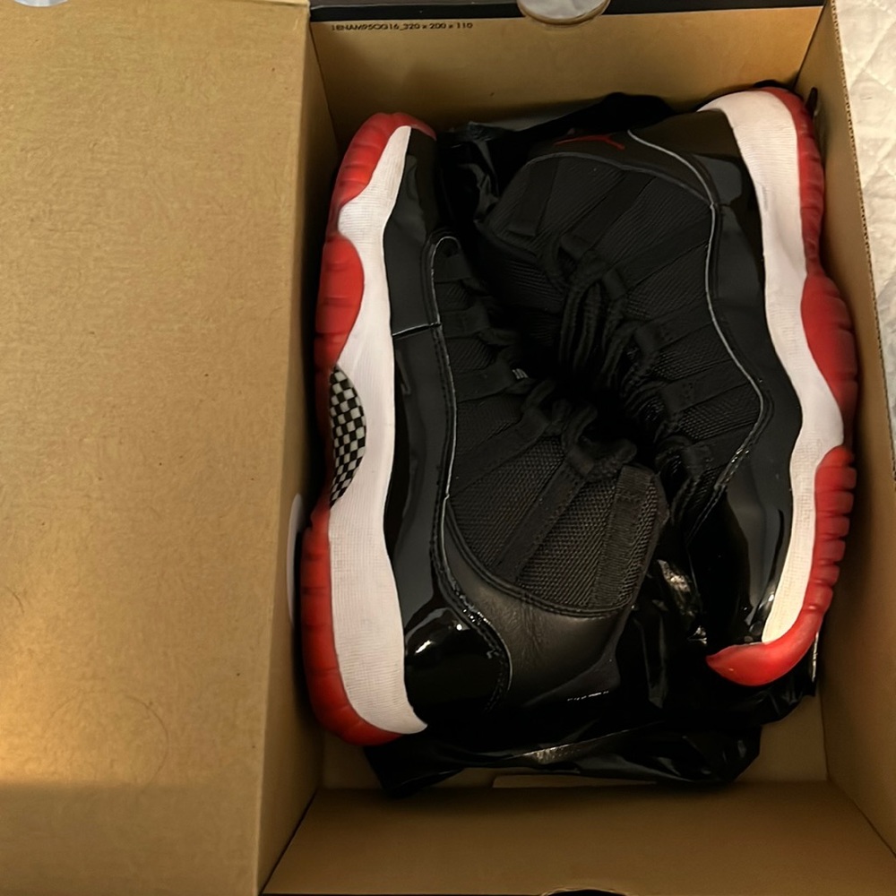 Jordan retro bred 11’s